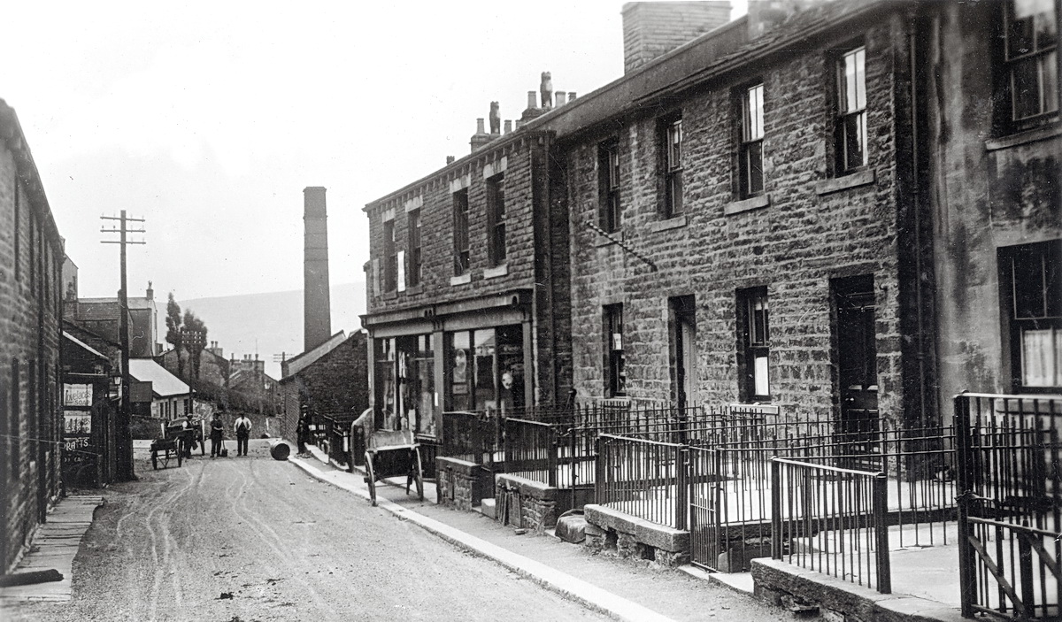 Farnhill Main Street shops - FarnhillWW1_0012e.jpg