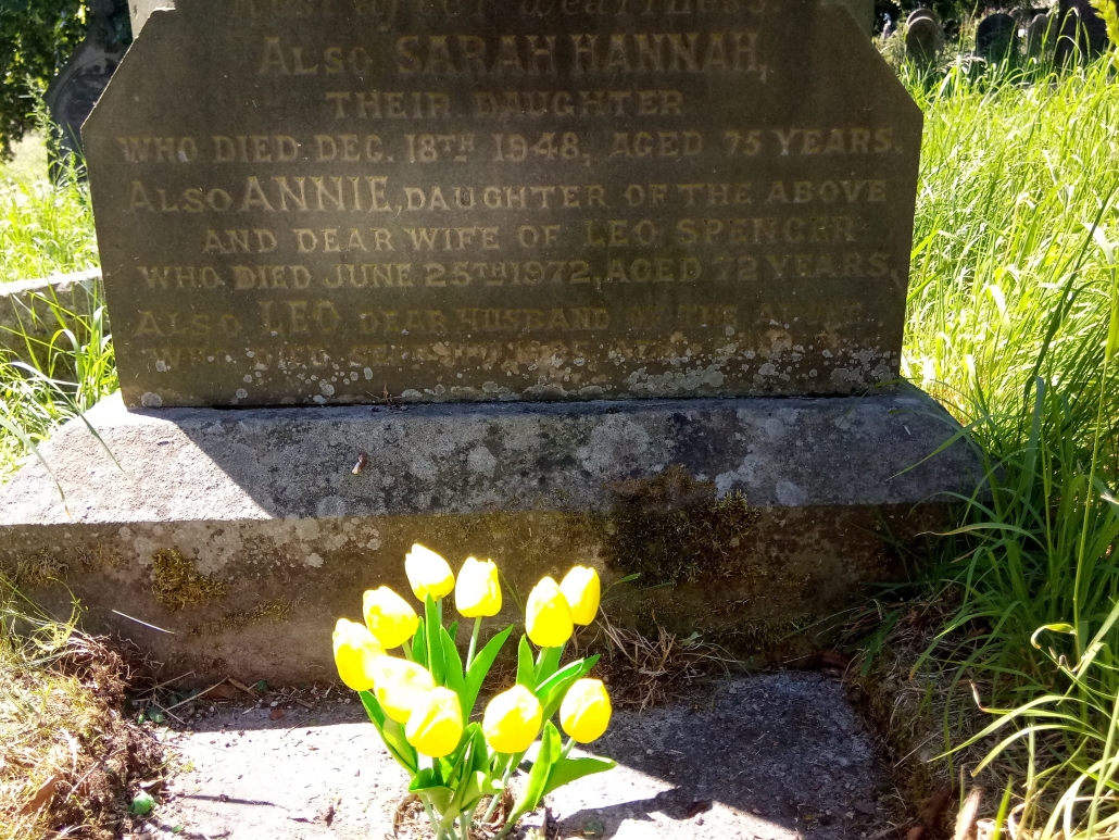 Leo and Annie Spencer (detail) - Kildwick old graveyard